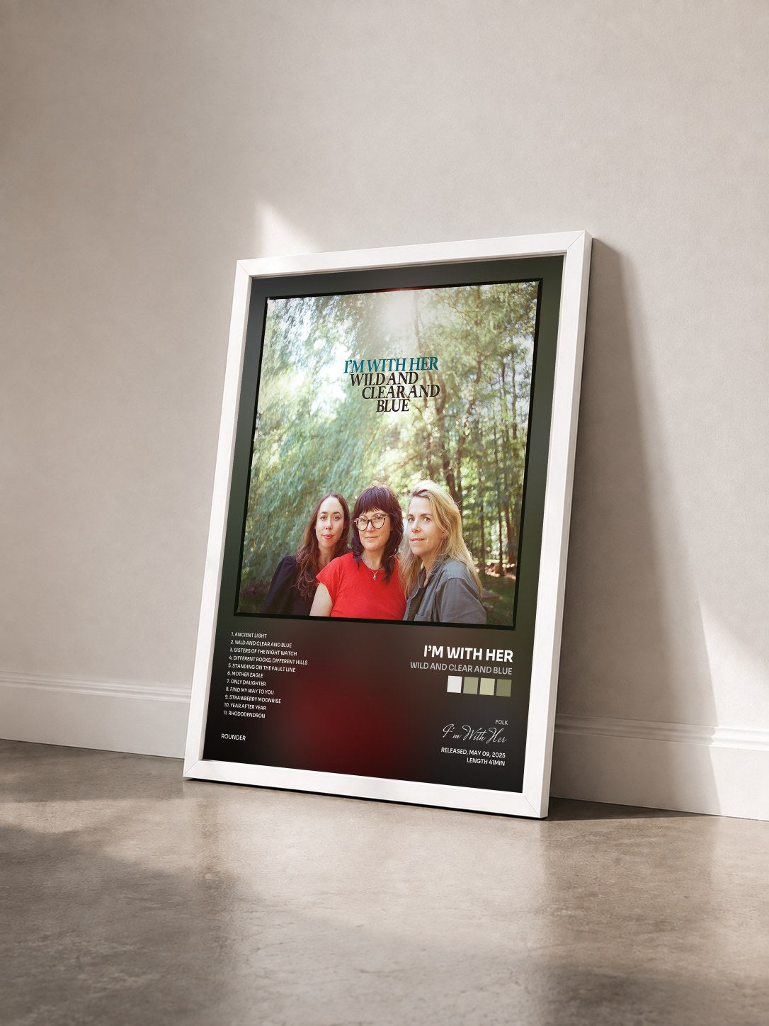 #blanc Tableau de l'album Wild and Clear and Blue de I’m With Her vu de trois quarts, cadre blanc