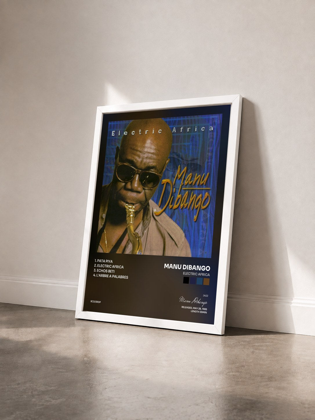 #blanc Tableau de l'album Electric Africa de Manu Dibango vu de trois quarts, cadre blanc
