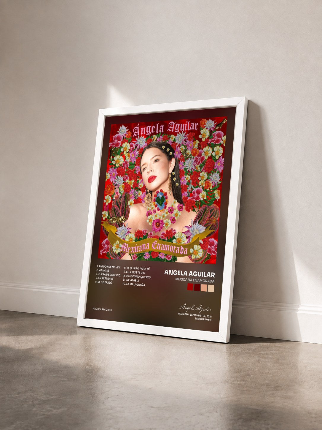 #blanc Tableau de l'album Mexicana Enamorada de Angela Aguilar vu de trois quarts, cadre blanc