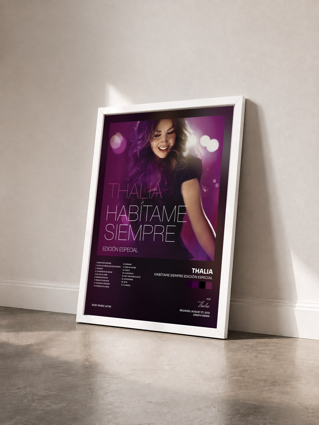 #blanc Tableau de l'album Habítame Siempre Edición Especial de Thalia vu de trois quarts, cadre blanc