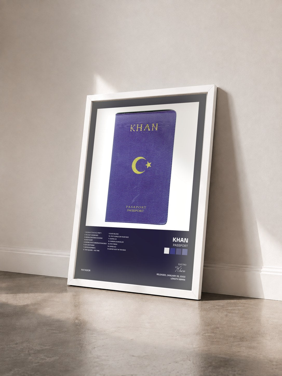 #blanc Tableau de l'album Passport de Khan vu de trois quarts, cadre blanc