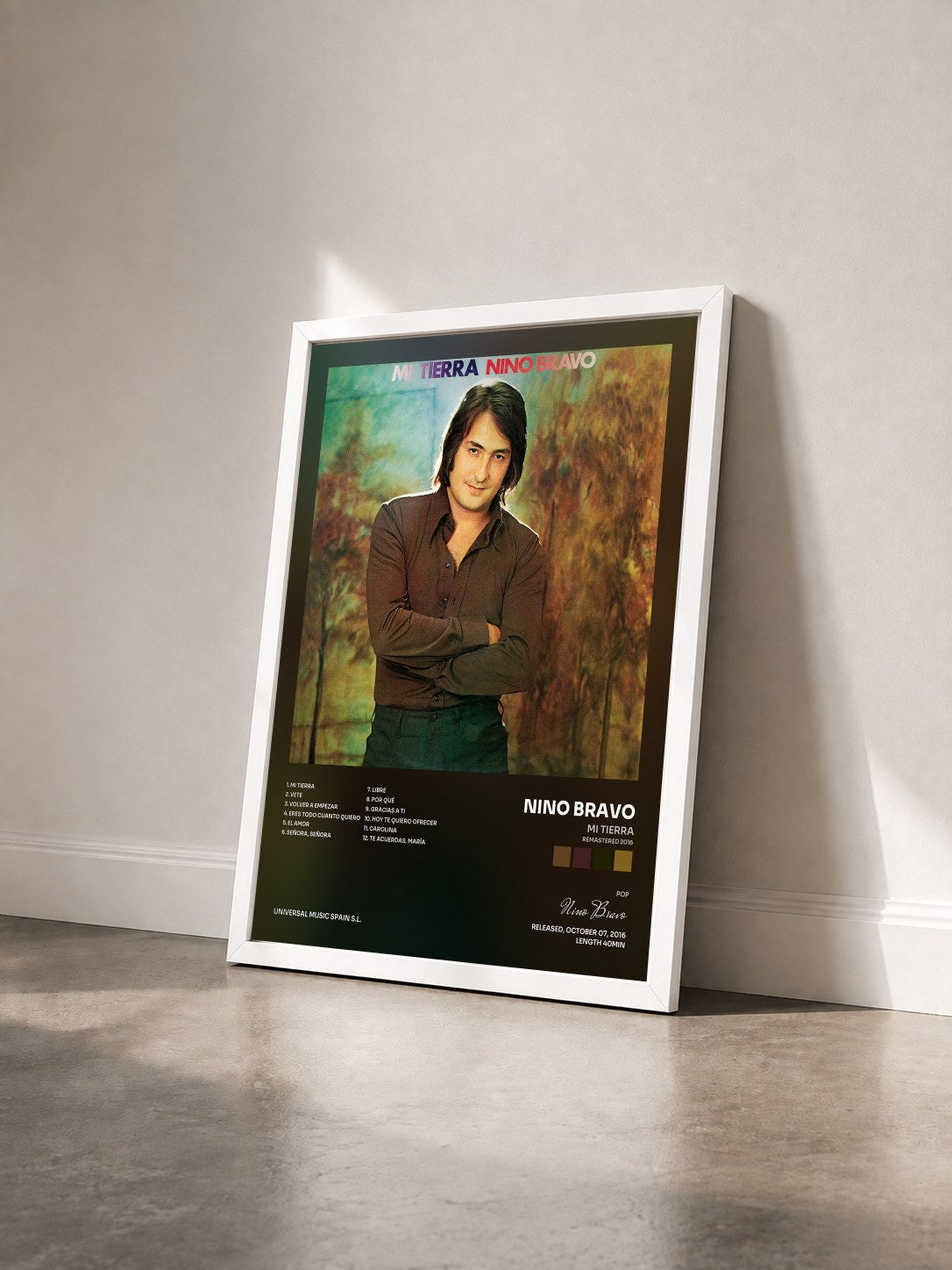 #blanc Tableau de l'album Mi Tierra (Remastered 2016) de Nino Bravo vu de trois quarts, cadre blanc