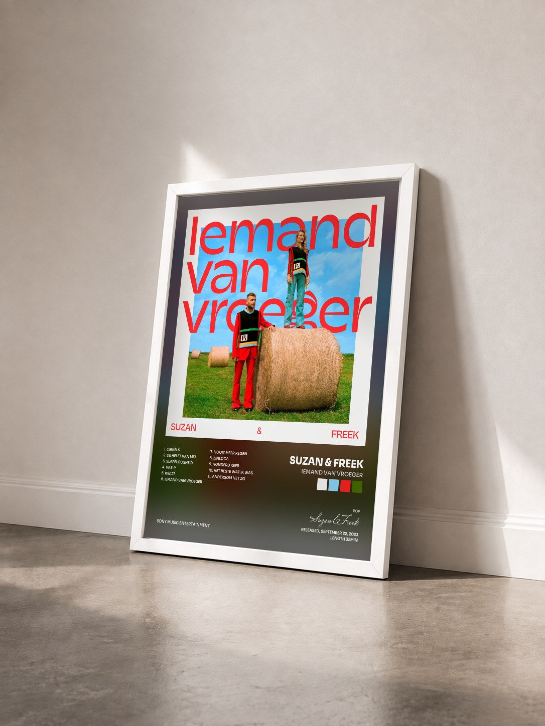#blanc Tableau de l'album Iemand Van Vroeger de Suzan & Freek vu de trois quarts, cadre blanc
