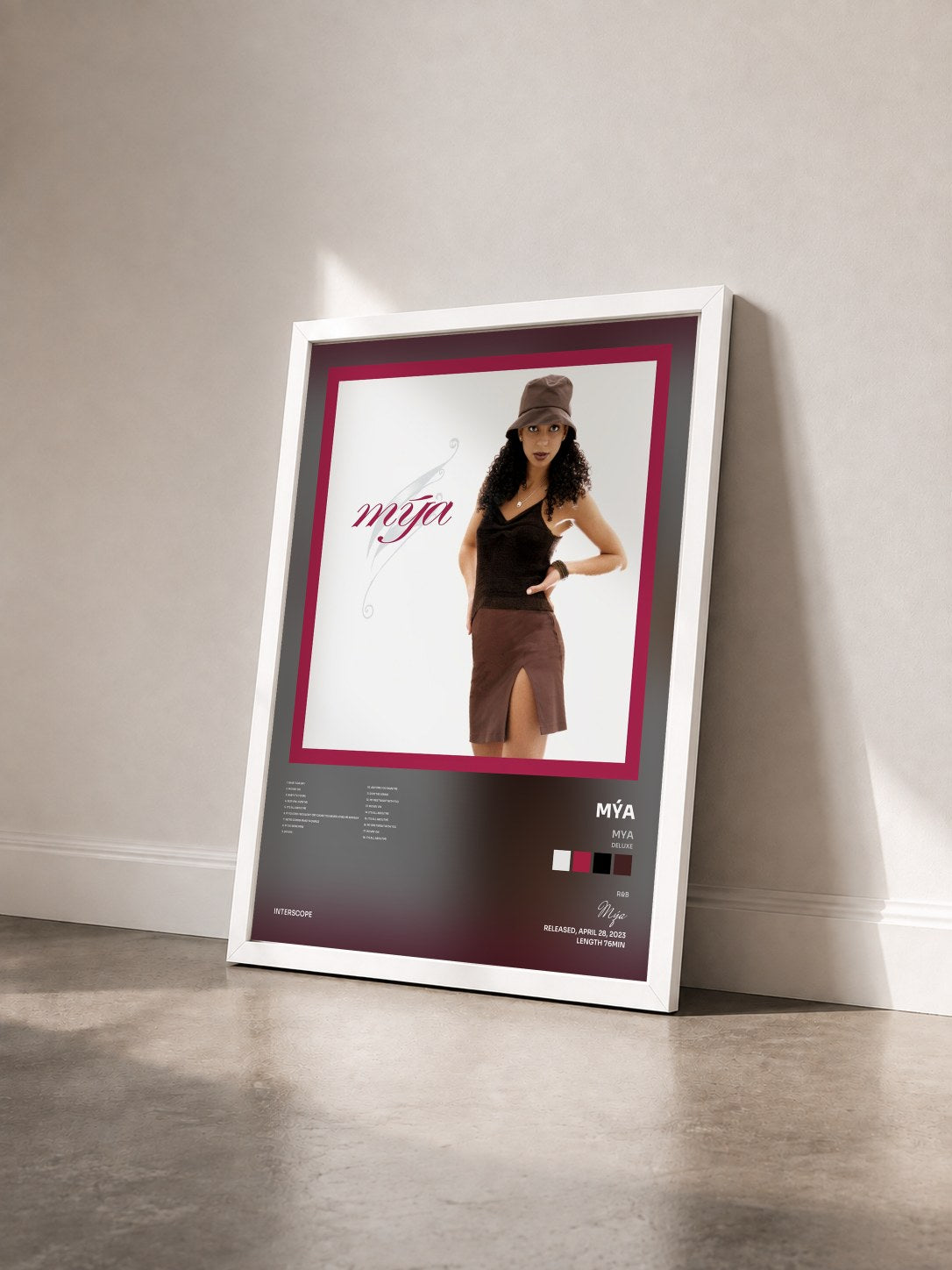 #blanc Tableau de l'album Mya (Deluxe) de Mýa vu de trois quarts, cadre blanc