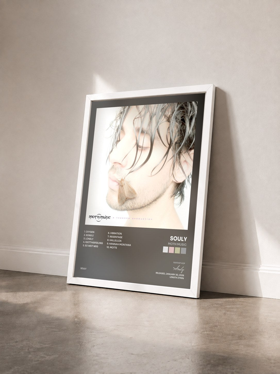 #blanc Tableau de l'album Moth Music de Souly vu de trois quarts, cadre blanc