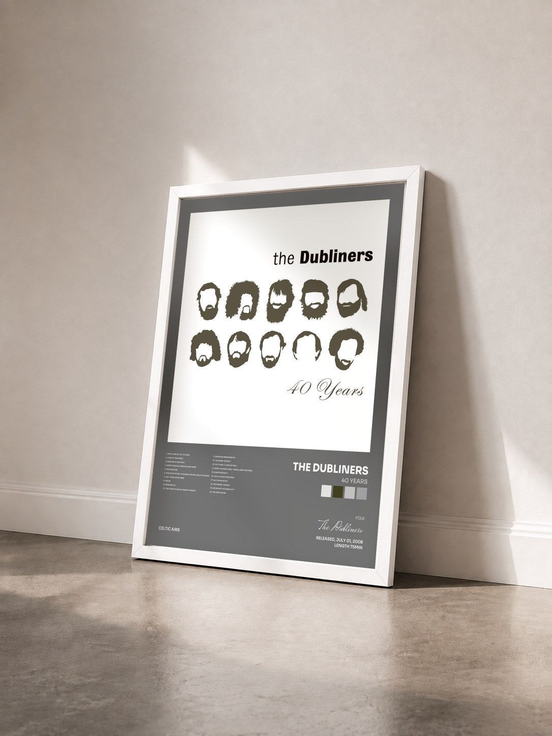 #blanc Tableau de l'album 40 Years de The Dubliners vu de trois quarts, cadre blanc