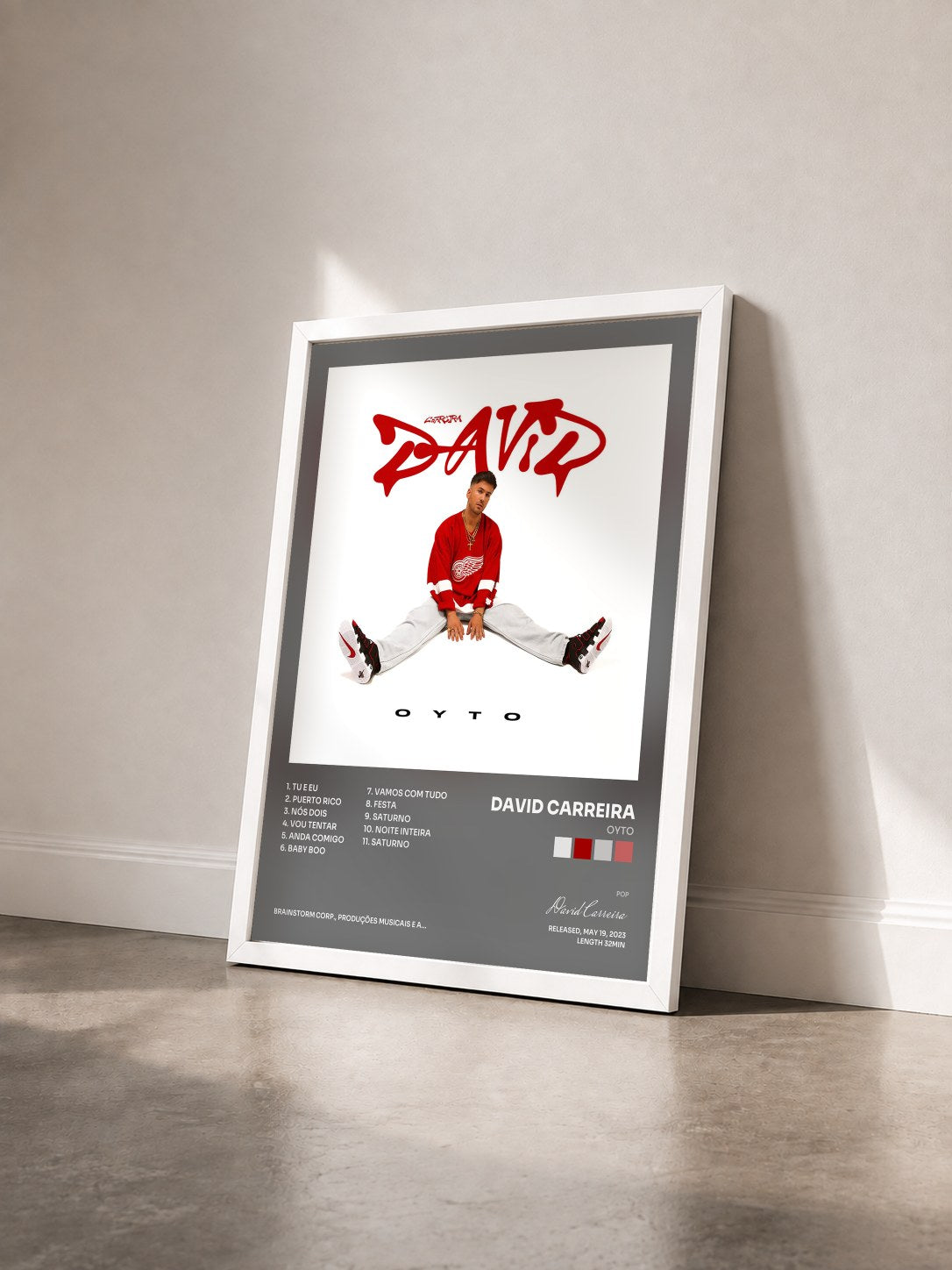 #blanc Tableau de l'album OYTO de David Carreira vu de trois quarts, cadre blanc