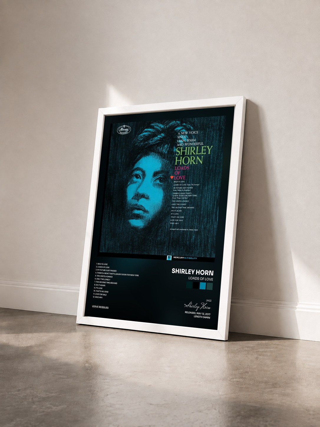 #blanc Tableau de l'album Loads Of Love de Shirley Horn vu de trois quarts, cadre blanc