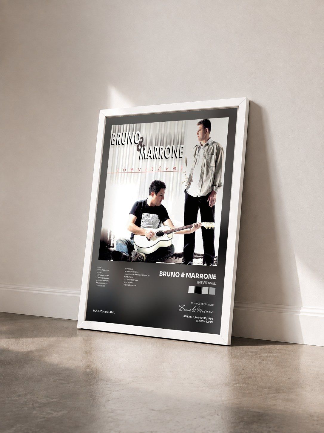 #blanc Tableau de l'album Inevitável de Bruno & Marrone vu de trois quarts, cadre blanc