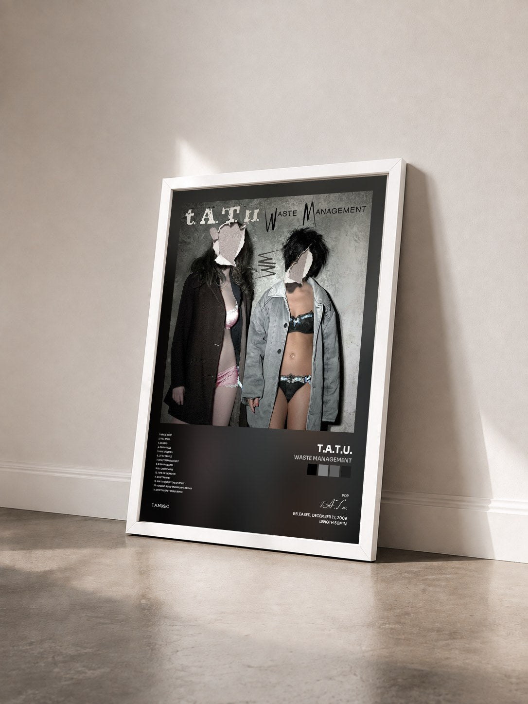 #blanc Tableau de l'album Waste Management de t.A.T.u. vu de trois quarts, cadre blanc