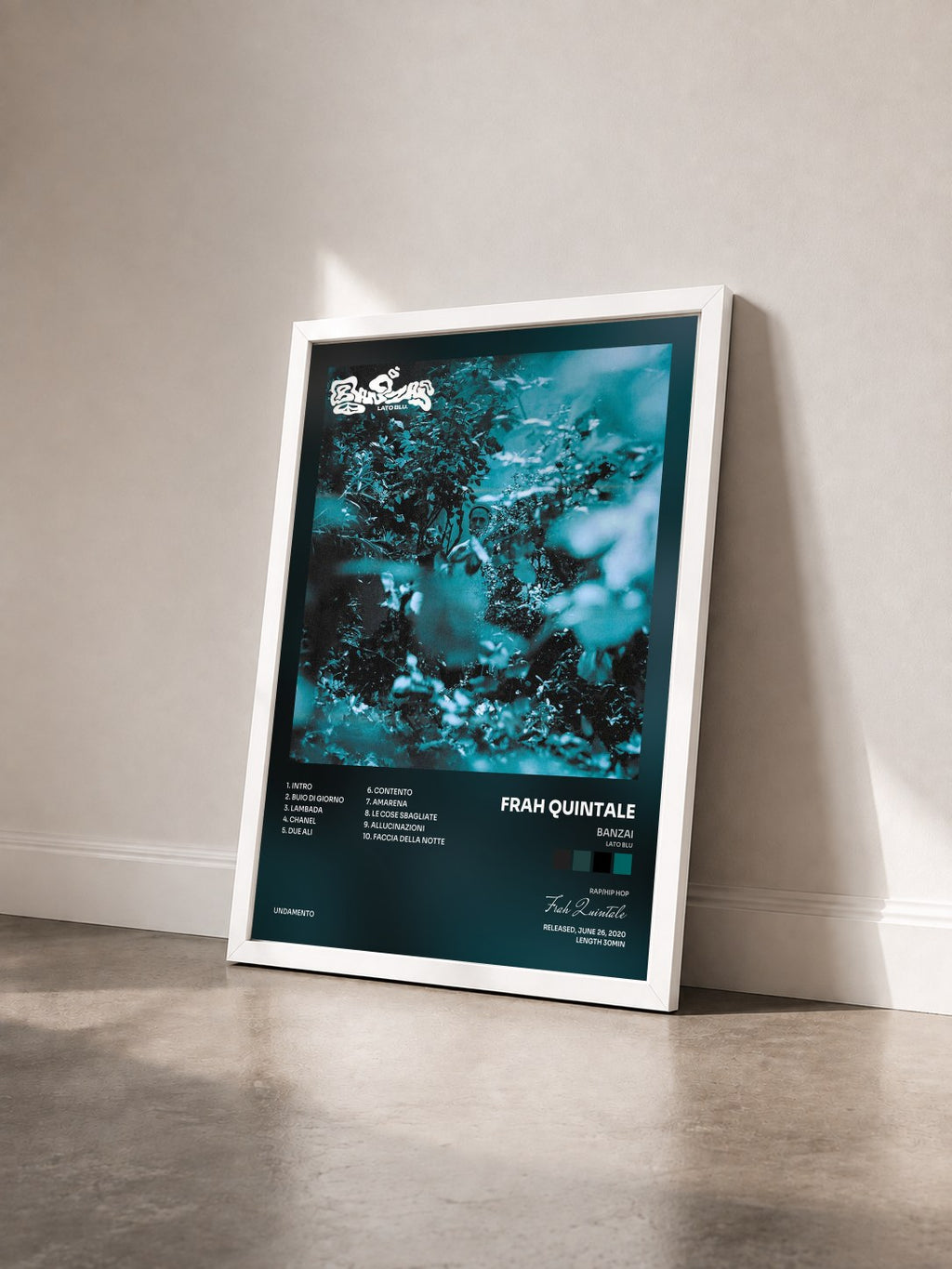 #blanc Tableau de l'album Banzai (Lato blu) de Frah Quintale vu de trois quarts, cadre blanc