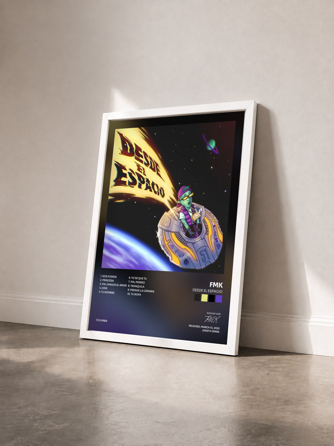 #blanc Tableau de l'album Desde el Espacio de FMK vu de trois quarts, cadre blanc