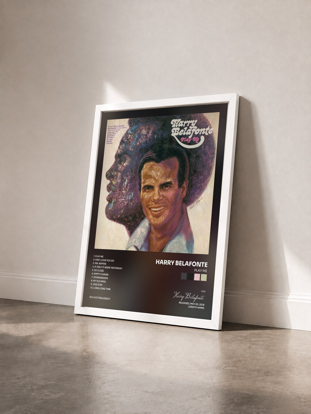 #blanc Tableau de l'album Play Me de Harry Belafonte vu de trois quarts, cadre blanc