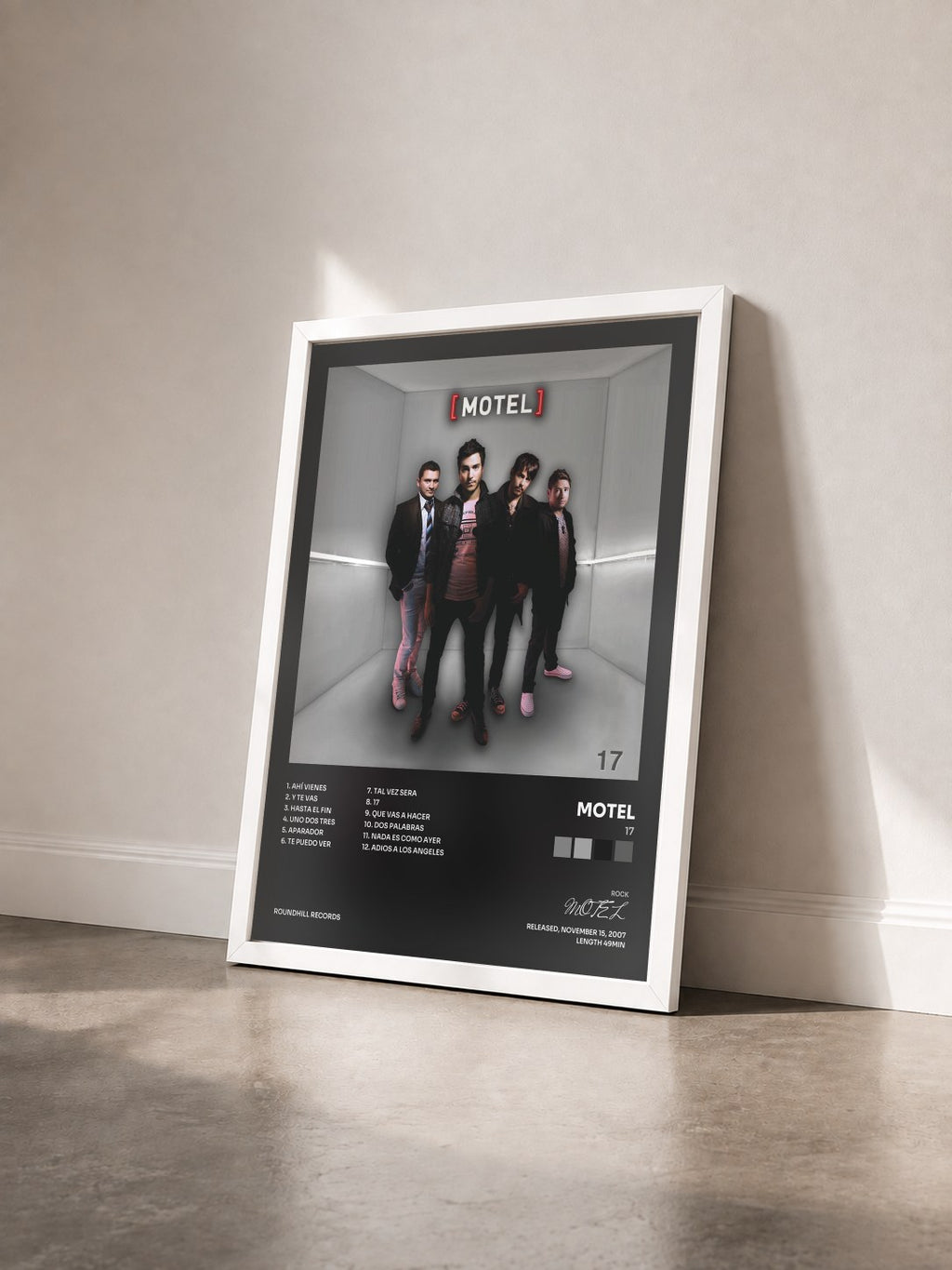 #blanc Tableau de l'album 17 de MOTEL vu de trois quarts, cadre blanc