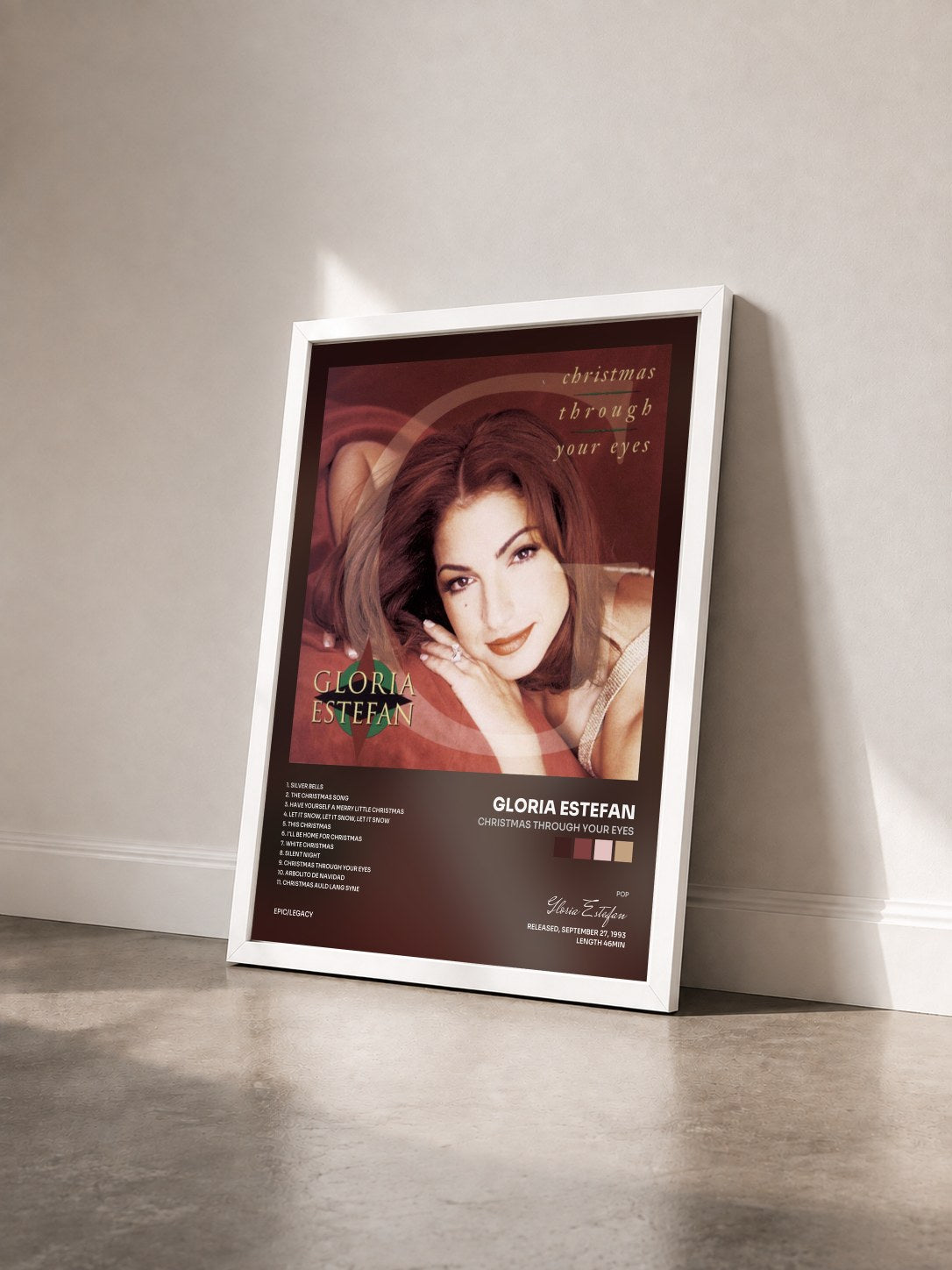 #blanc Tableau de l'album Christmas Through Your Eyes de Gloria Estefan vu de trois quarts, cadre blanc