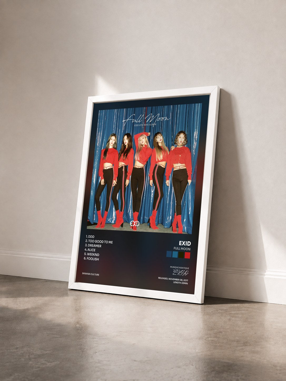 #blanc Tableau de l'album Full Moon de EXID vu de trois quarts, cadre blanc