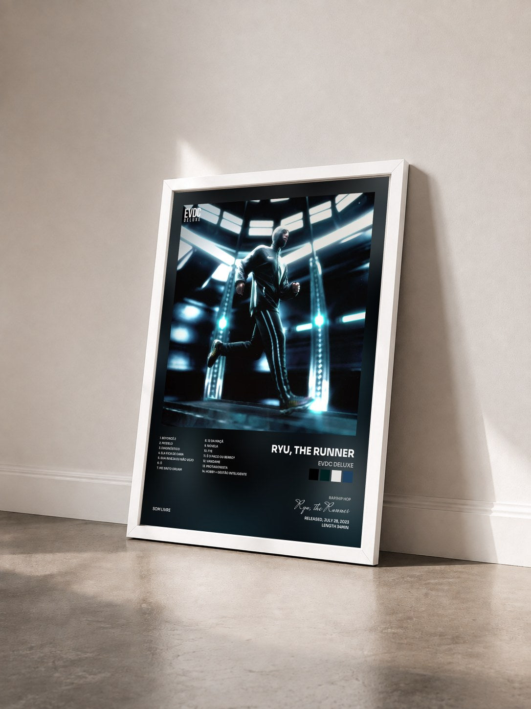 #blanc Tableau de l'album EVDC DELUXE de Ryu, the Runner vu de trois quarts, cadre blanc