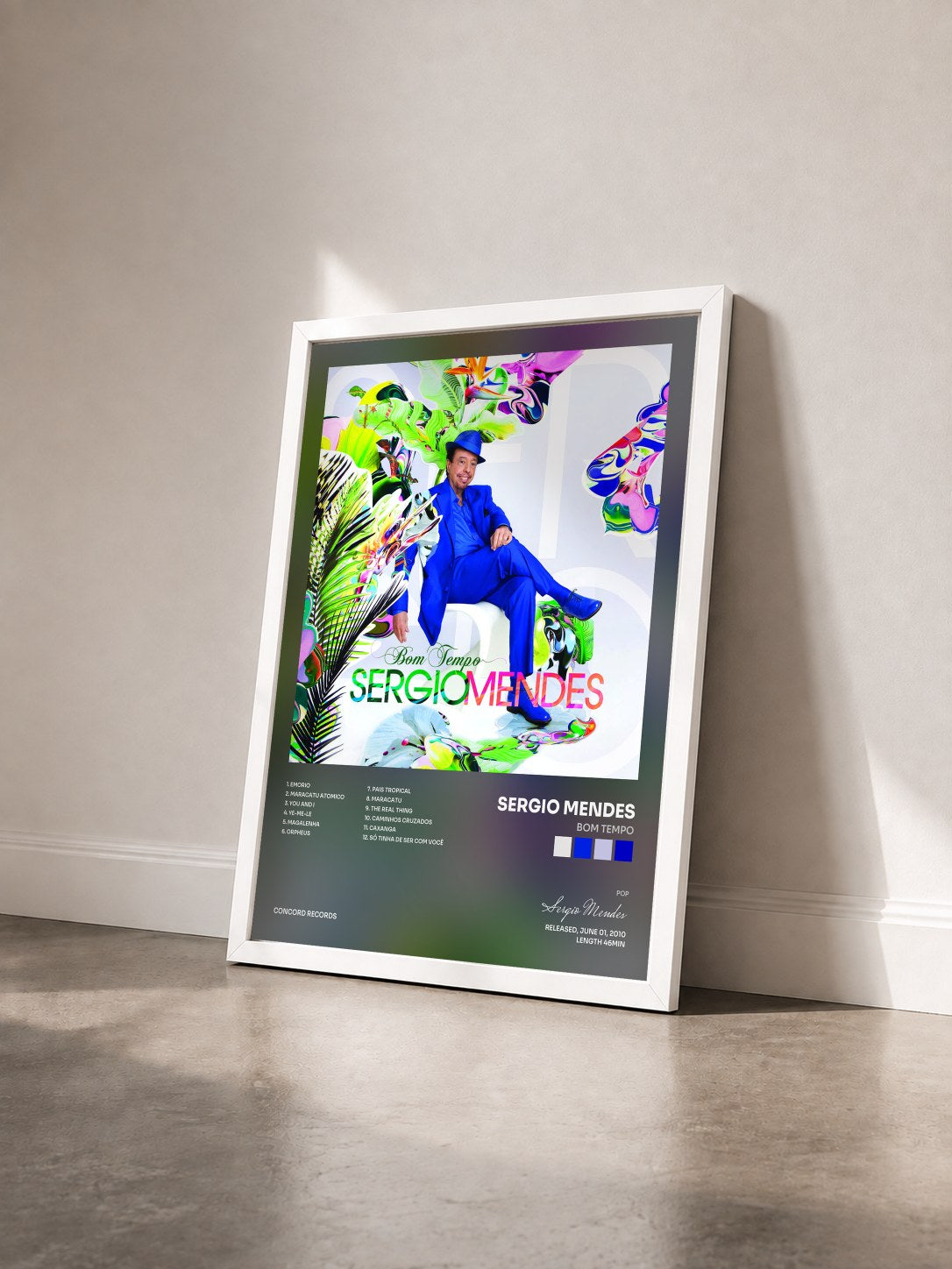 #blanc Tableau de l'album Bom Tempo de Sergio Mendes vu de trois quarts, cadre blanc