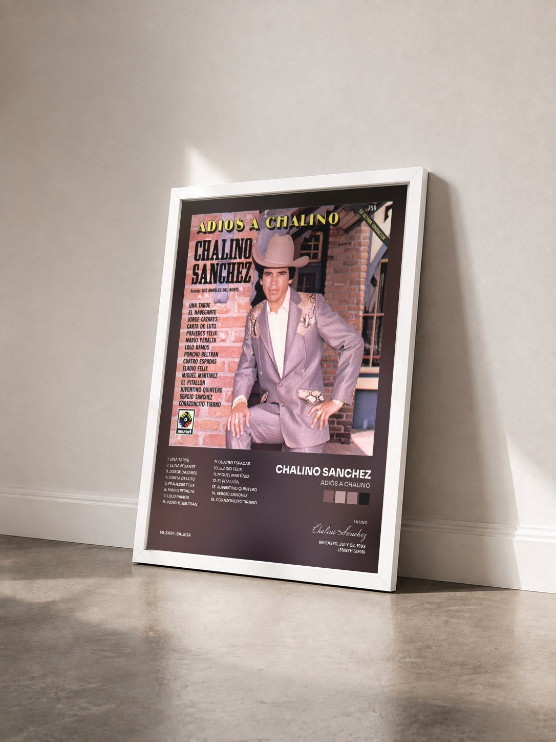 #blanc Tableau de l'album Adiós A Chalino de Chalino Sanchez vu de trois quarts, cadre blanc