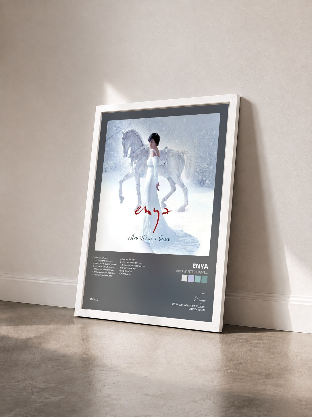 #blanc Tableau de l'album And Winter Came... de Enya vu de trois quarts, cadre blanc