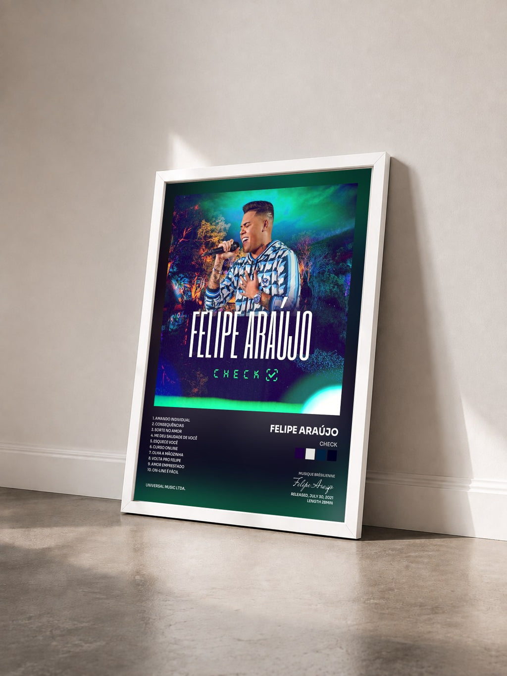 #blanc Tableau de l'album Check de Felipe Araújo vu de trois quarts, cadre blanc