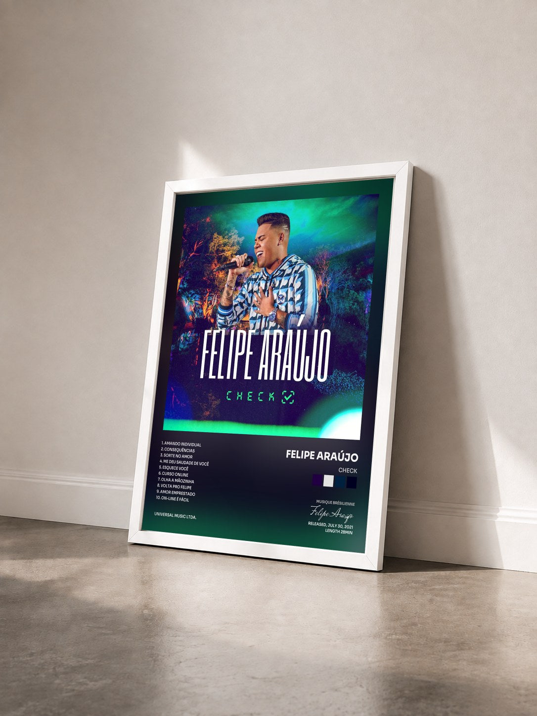 #blanc Tableau de l'album Check de Felipe Araújo vu de trois quarts, cadre blanc