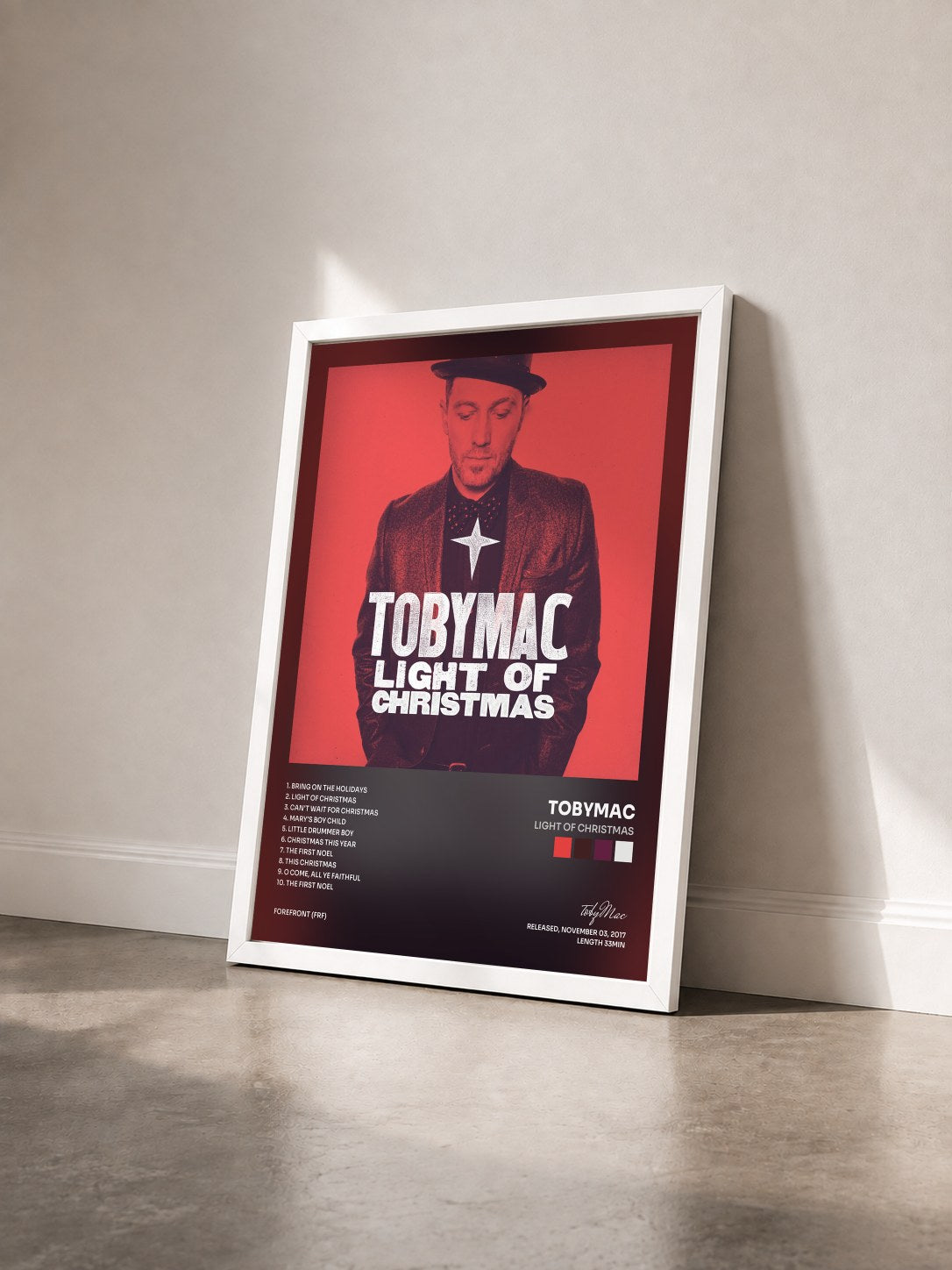 #blanc Tableau de l'album Light Of Christmas de tobyMac vu de trois quarts, cadre blanc
