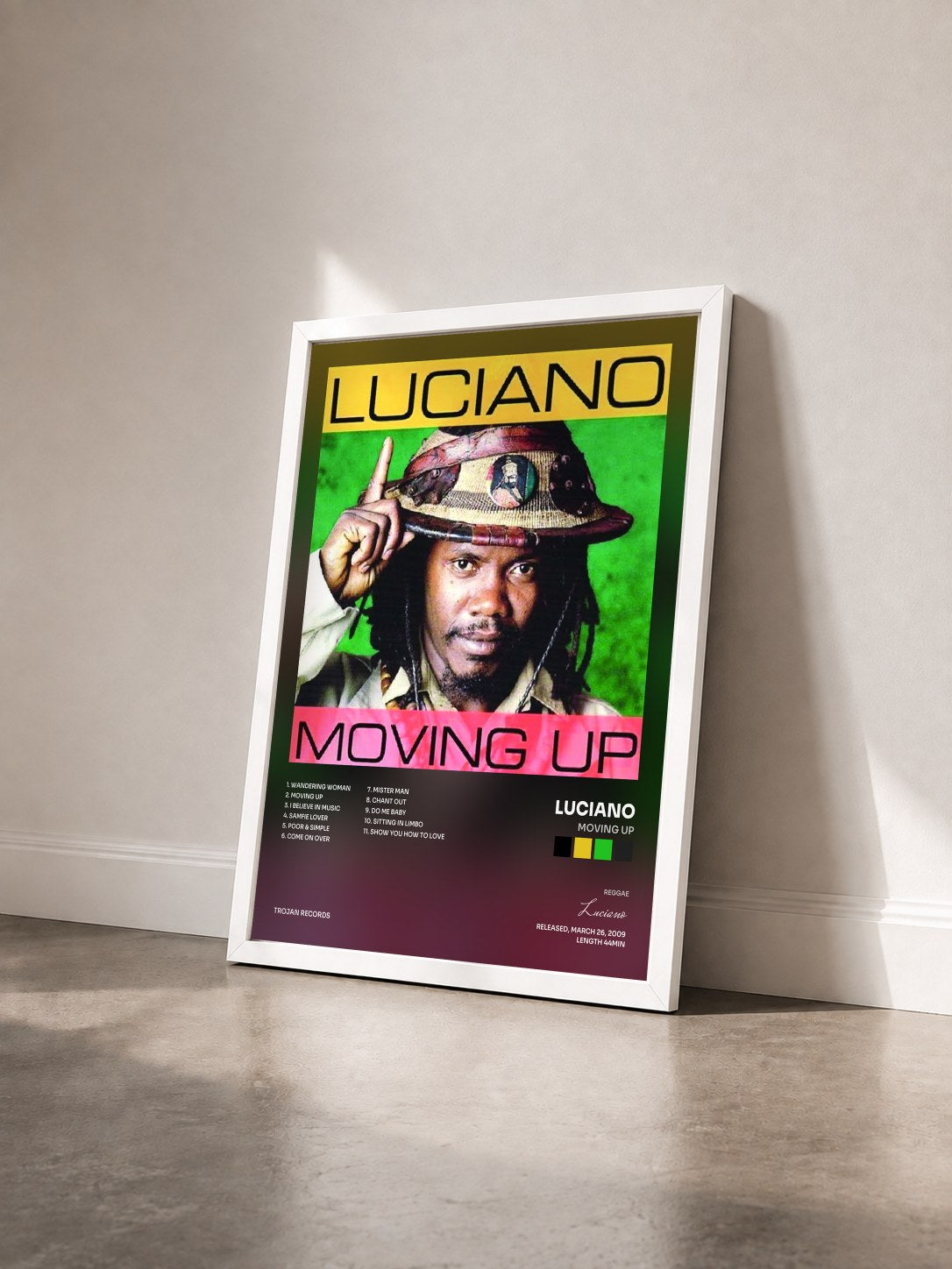 #blanc Tableau de l'album Moving Up de Luciano vu de trois quarts, cadre blanc