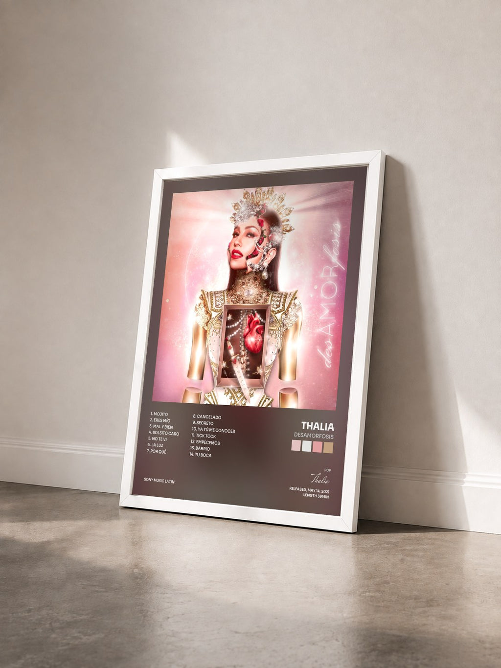 #blanc Tableau de l'album desAMORfosis de Thalia vu de trois quarts, cadre blanc