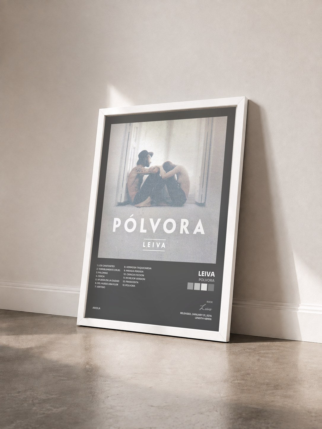#blanc Tableau de l'album Polvora de Leiva vu de trois quarts, cadre blanc