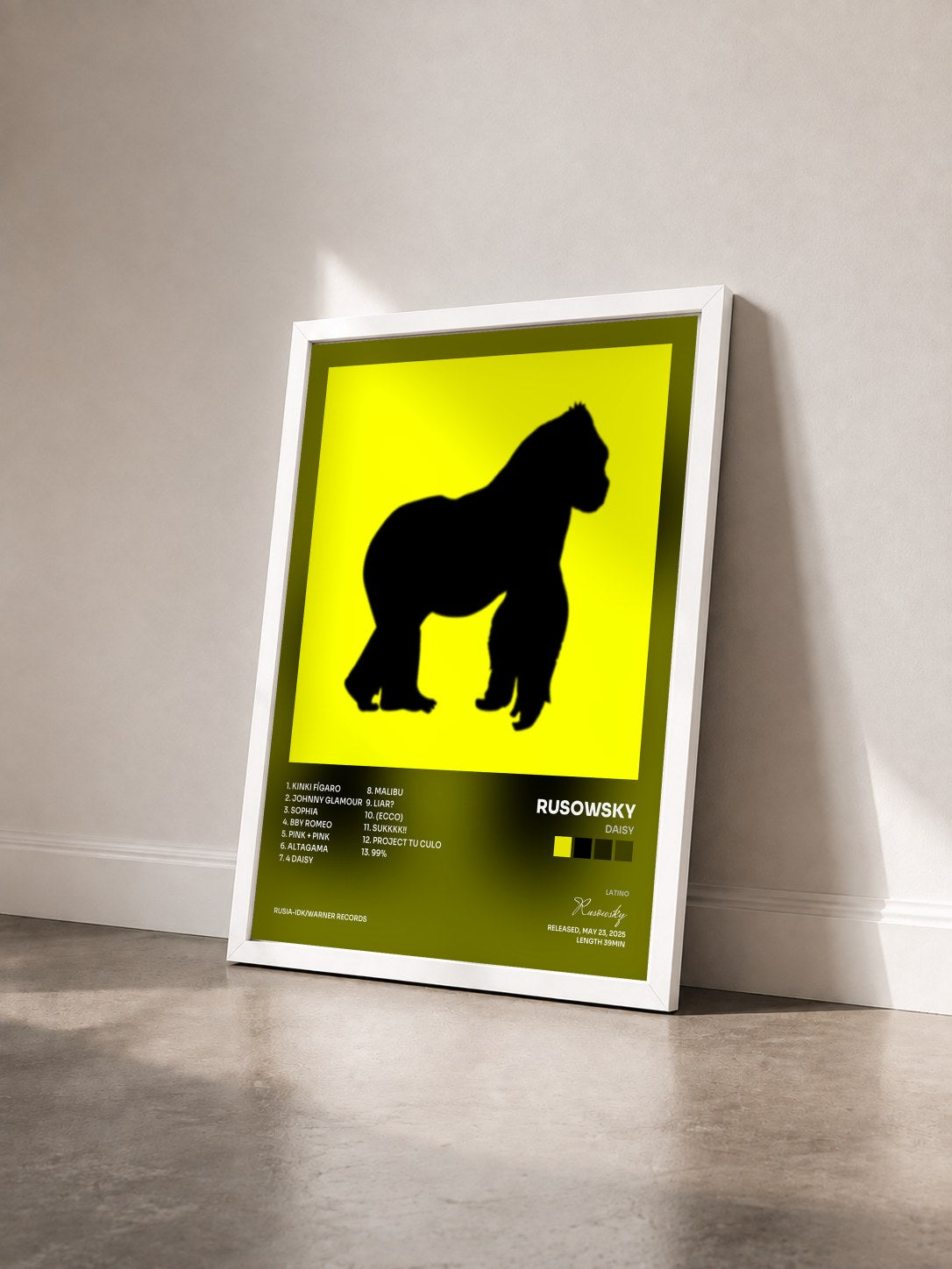 #blanc Tableau de l'album DAISY de Rusowsky vu de trois quarts, cadre blanc