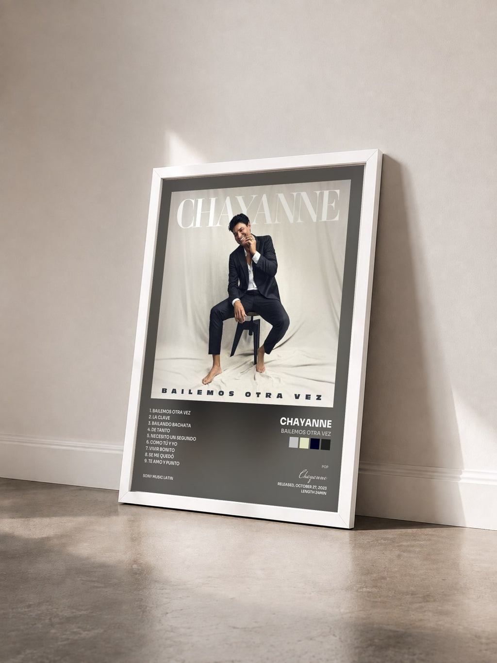 #blanc Tableau de l'album Bailemos Otra Vez de Chayanne vu de trois quarts, cadre blanc