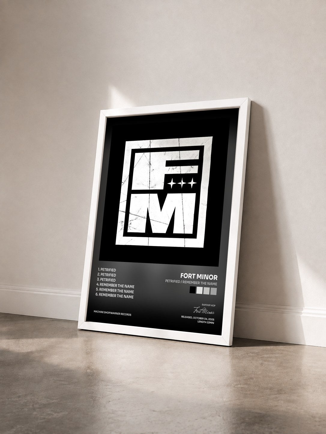 #blanc Tableau de l'album Petrified / Remember the Name de Fort Minor vu de trois quarts, cadre blanc