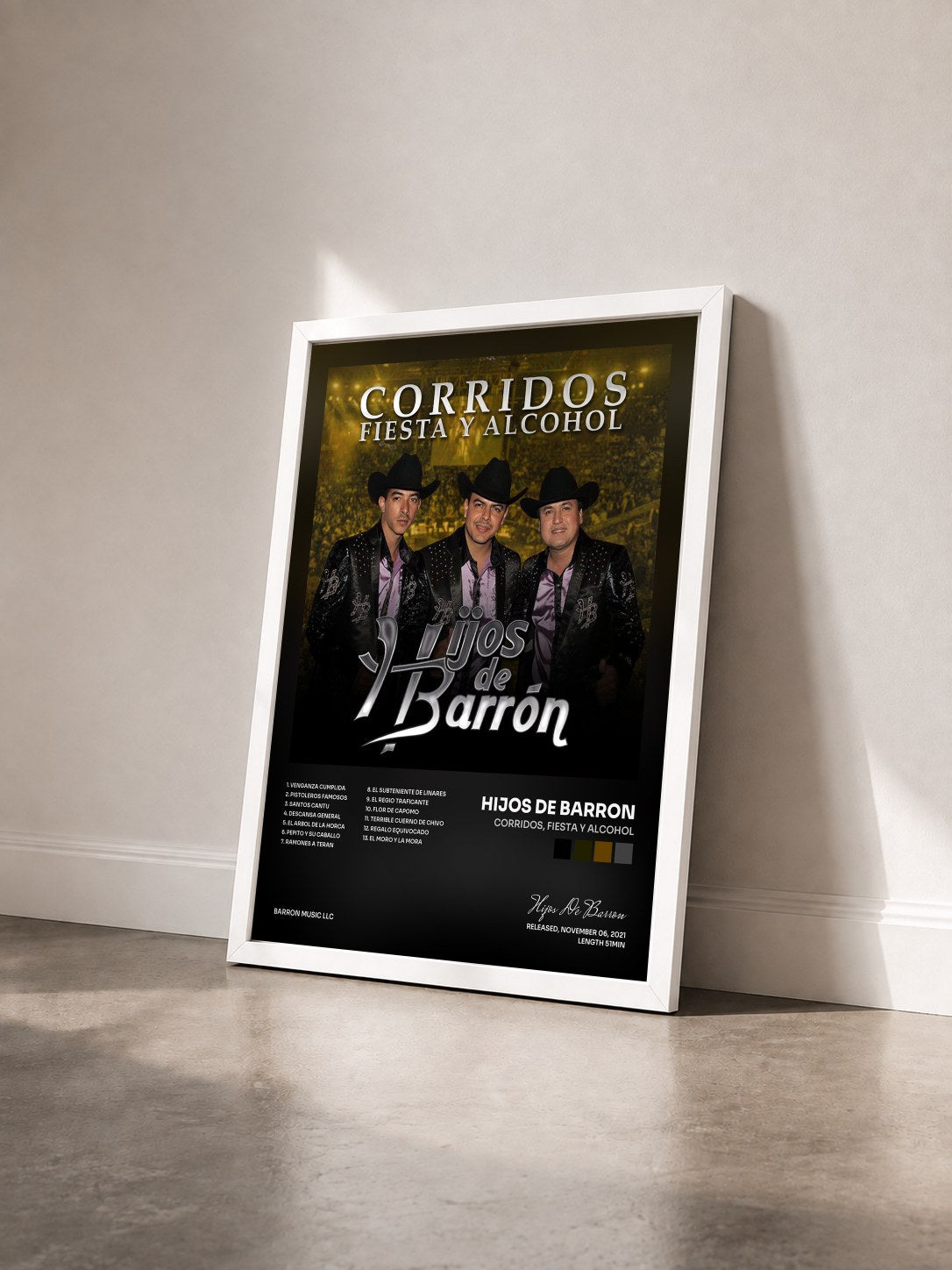 #blanc Tableau de l'album Corridos, Fiesta y Alcohol de Hijos De Barron vu de trois quarts, cadre blanc