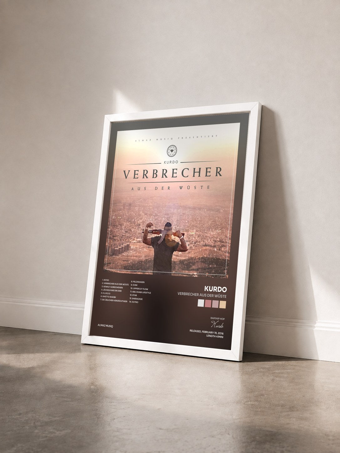 #blanc Tableau de l'album Verbrecher aus der Wüste de Kurdo vu de trois quarts, cadre blanc
