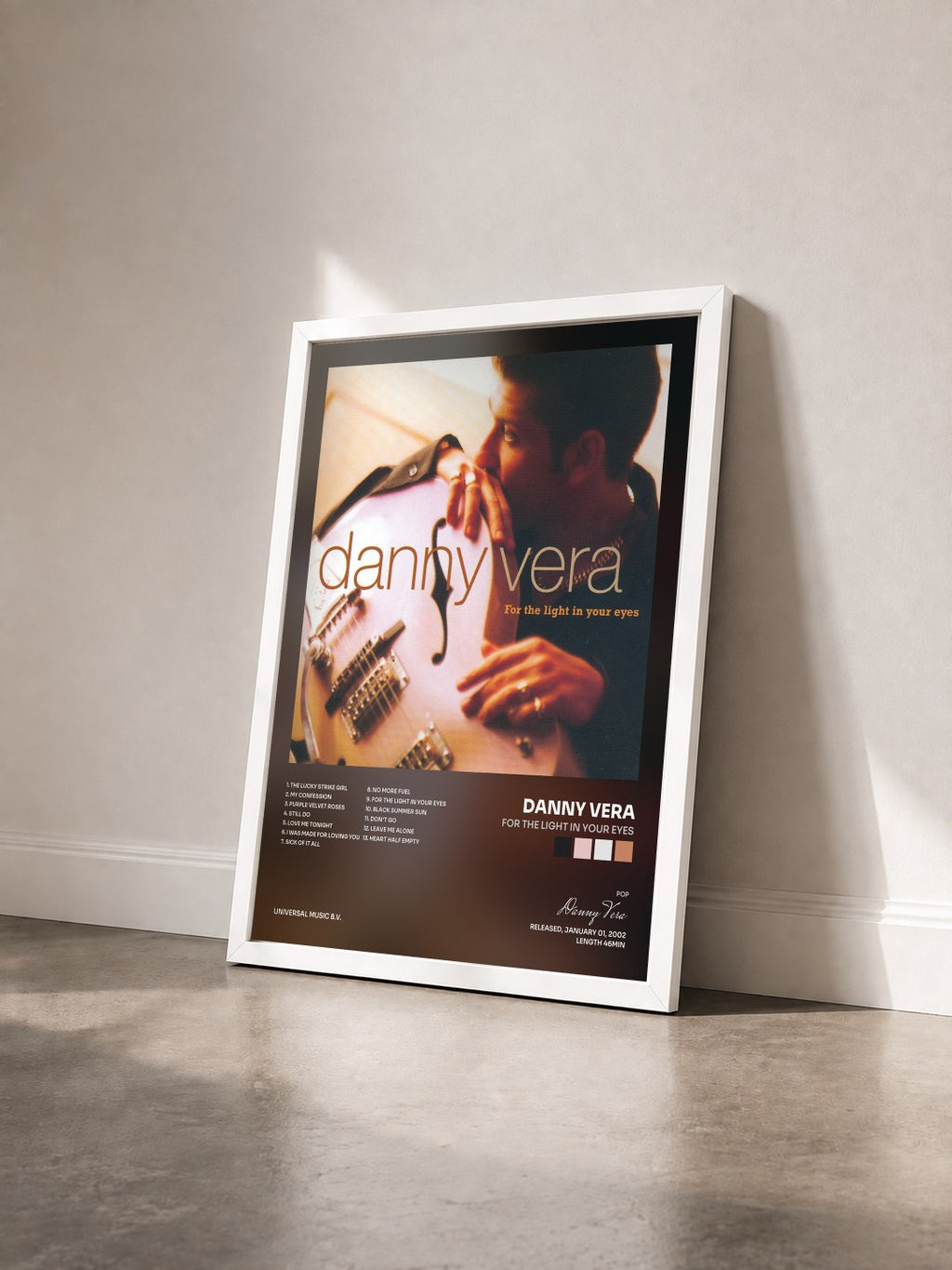 #blanc Tableau de l'album For The Light In Your Eyes de Danny Vera vu de trois quarts, cadre blanc