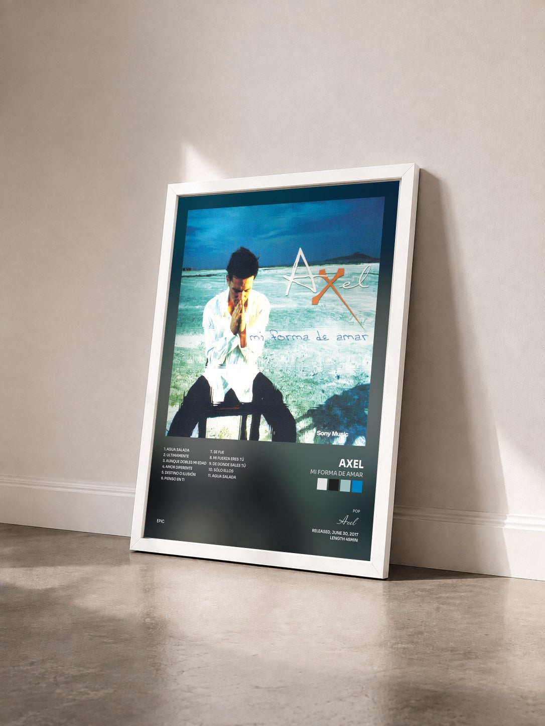 #blanc Tableau de l'album Mi Forma de Amar de Axel vu de trois quarts, cadre blanc