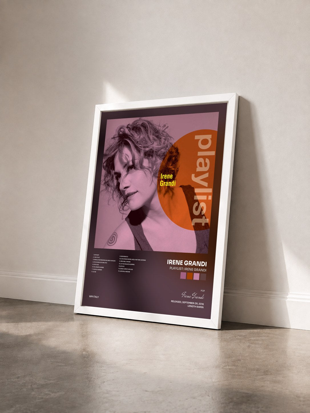 #blanc Tableau de l'album Playlist: Irene Grandi de Irene Grandi vu de trois quarts, cadre blanc