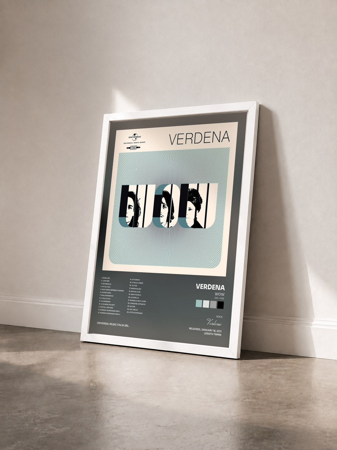 #blanc Tableau de l'album Wow (CD1 + CD2) de Verdena vu de trois quarts, cadre blanc