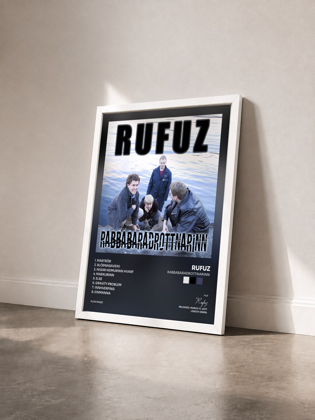 #blanc Tableau de l'album Rabbabaradrottnarinn de Rufuz vu de trois quarts, cadre blanc