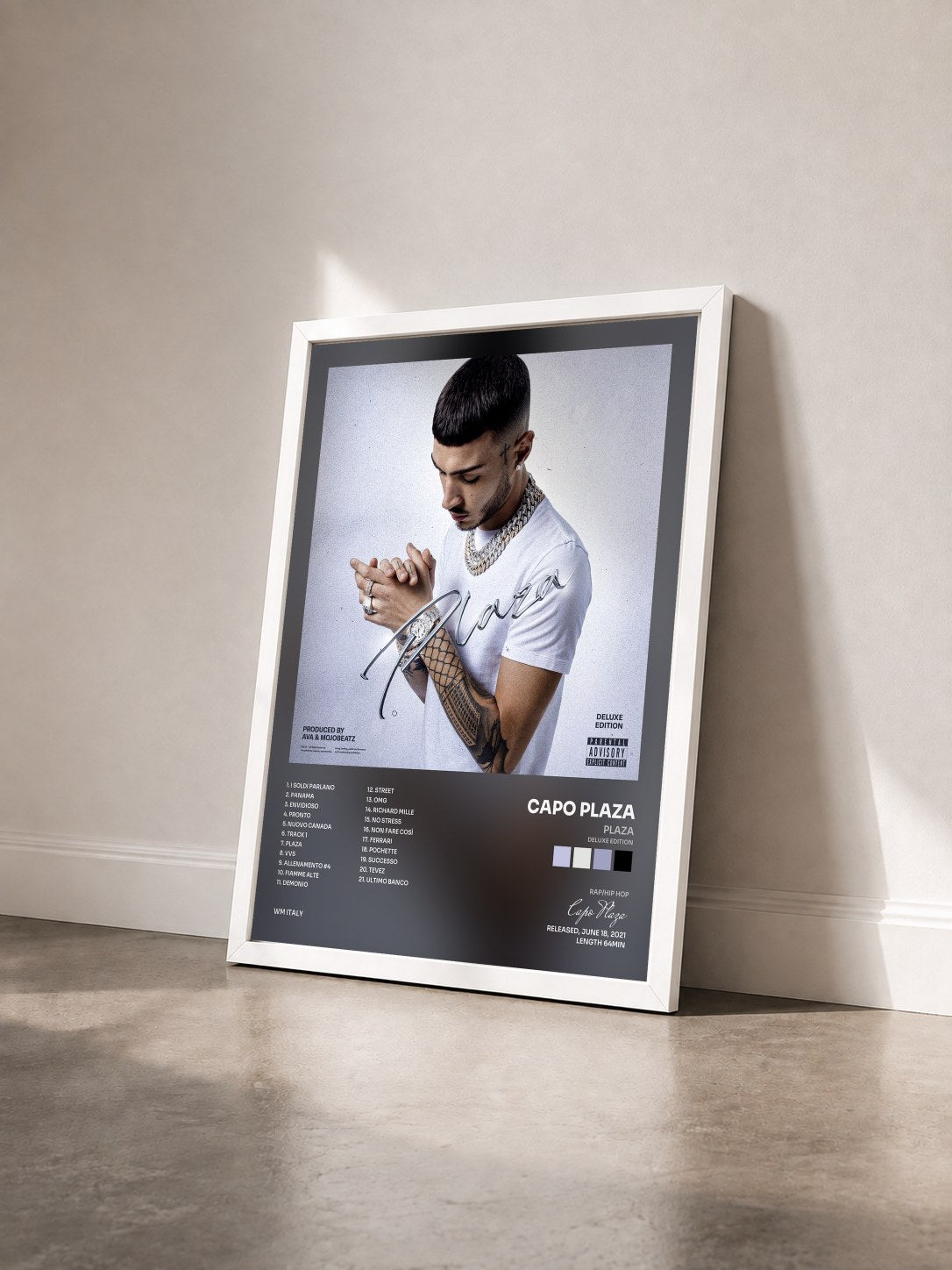 #blanc Tableau de l'album PLAZA (Deluxe Edition) de Capo Plaza vu de trois quarts, cadre blanc