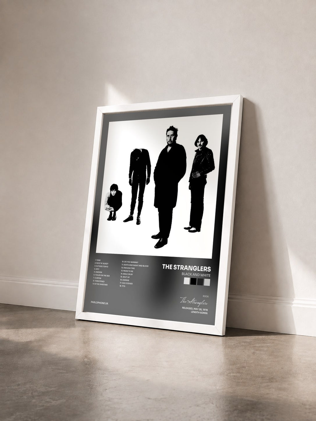 #blanc Tableau de l'album Black and White de The Stranglers vu de trois quarts, cadre blanc