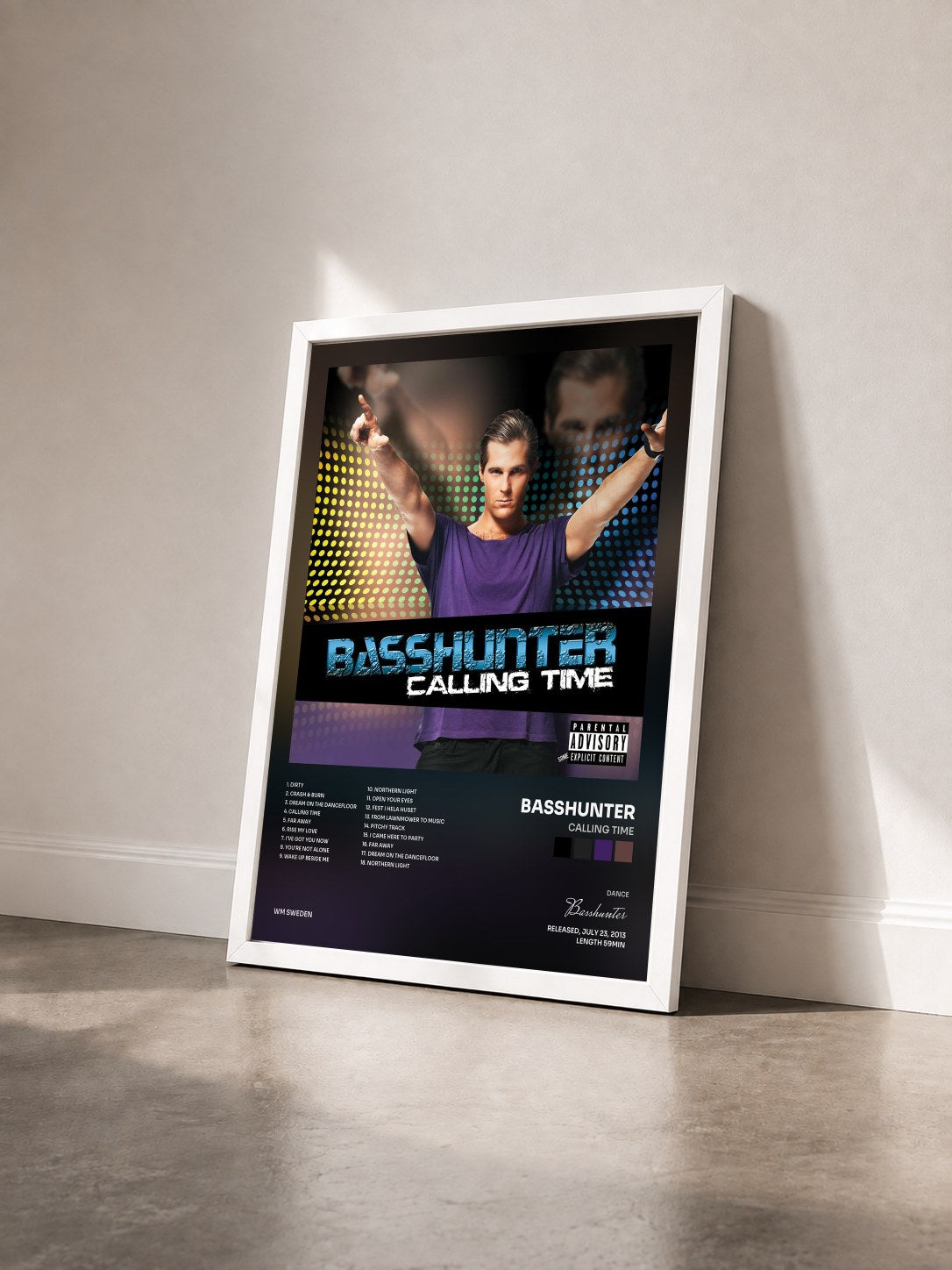 #blanc Tableau de l'album Calling Time de Basshunter vu de trois quarts, cadre blanc