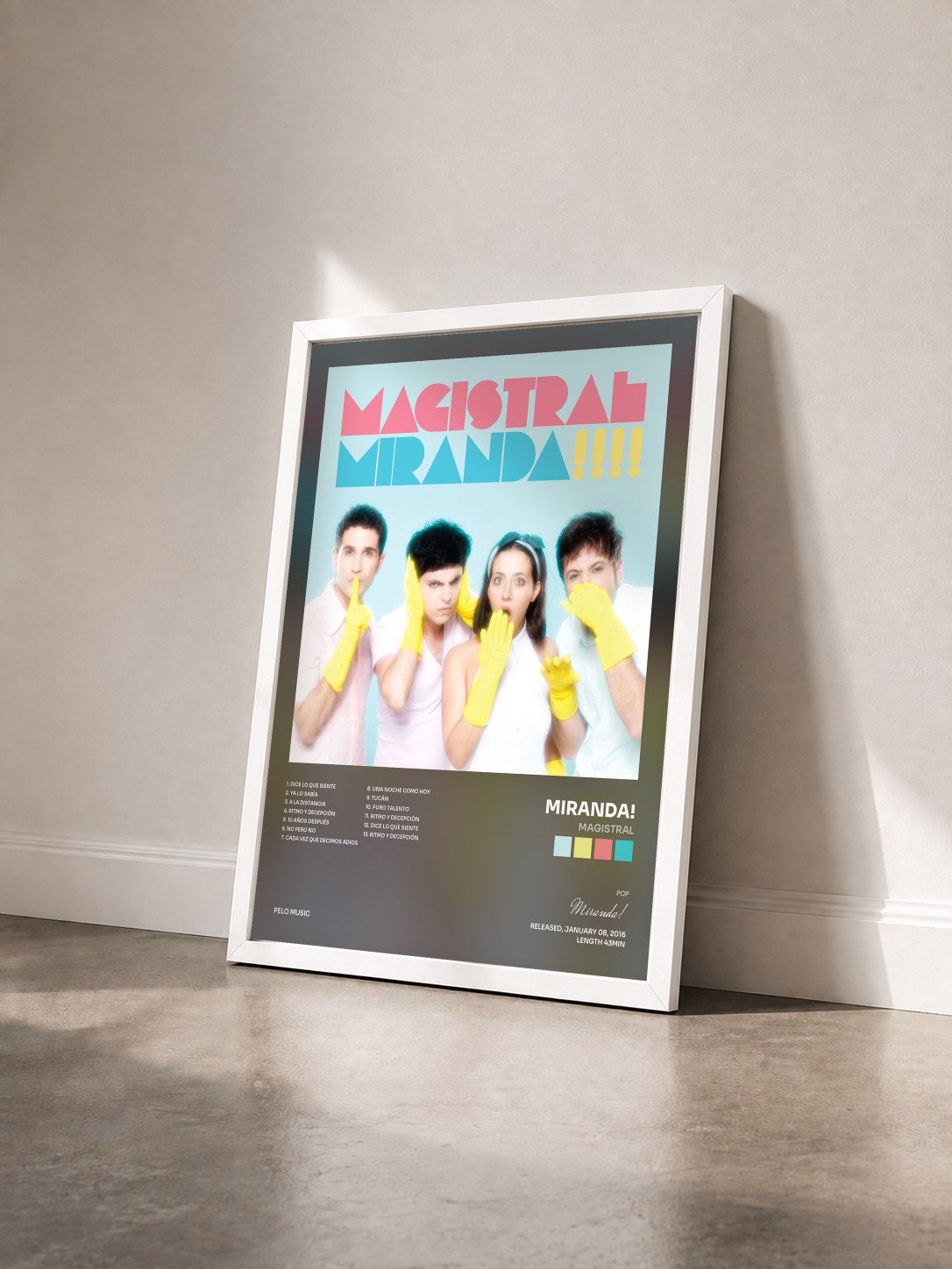 #blanc Tableau de l'album Magistral de Miranda! vu de trois quarts, cadre blanc