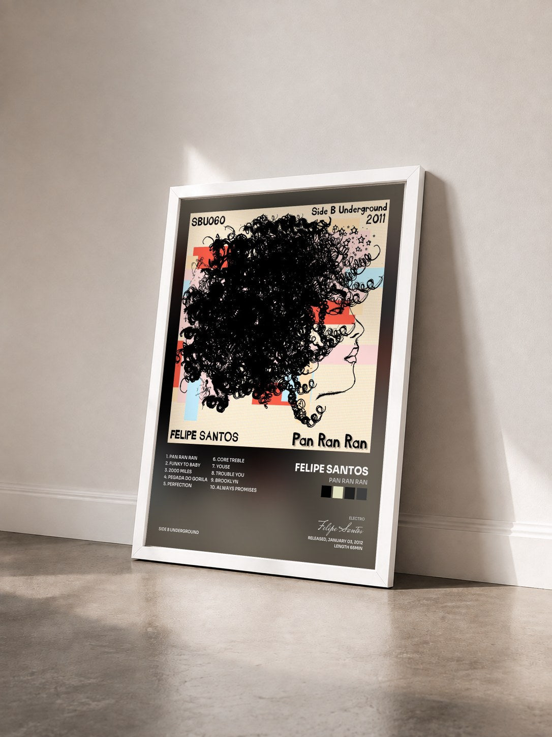 #blanc Tableau de l'album Pan Ran Ran de Felipe Santos vu de trois quarts, cadre blanc