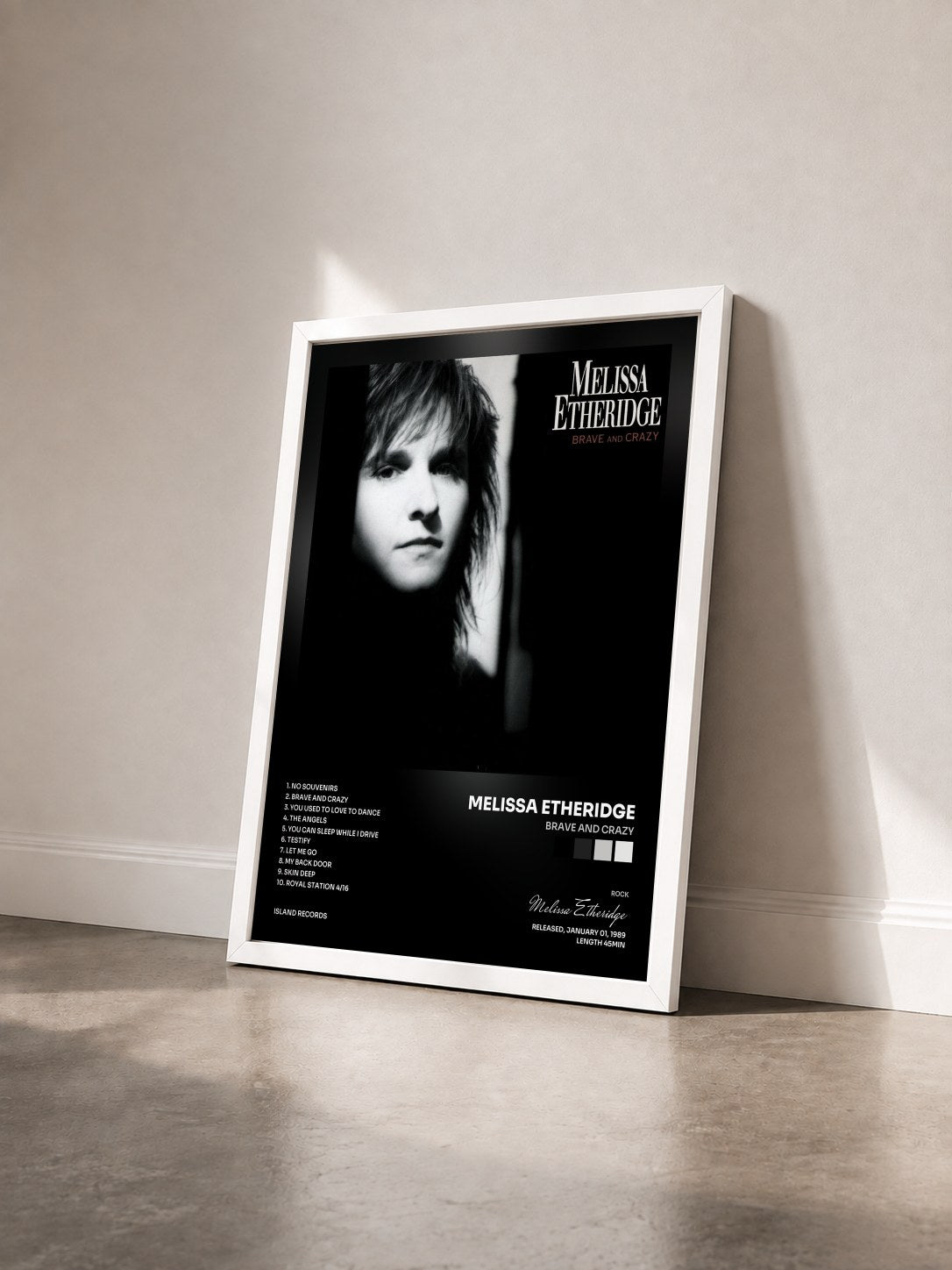 #blanc Tableau de l'album Brave And Crazy de Melissa Etheridge vu de trois quarts, cadre blanc