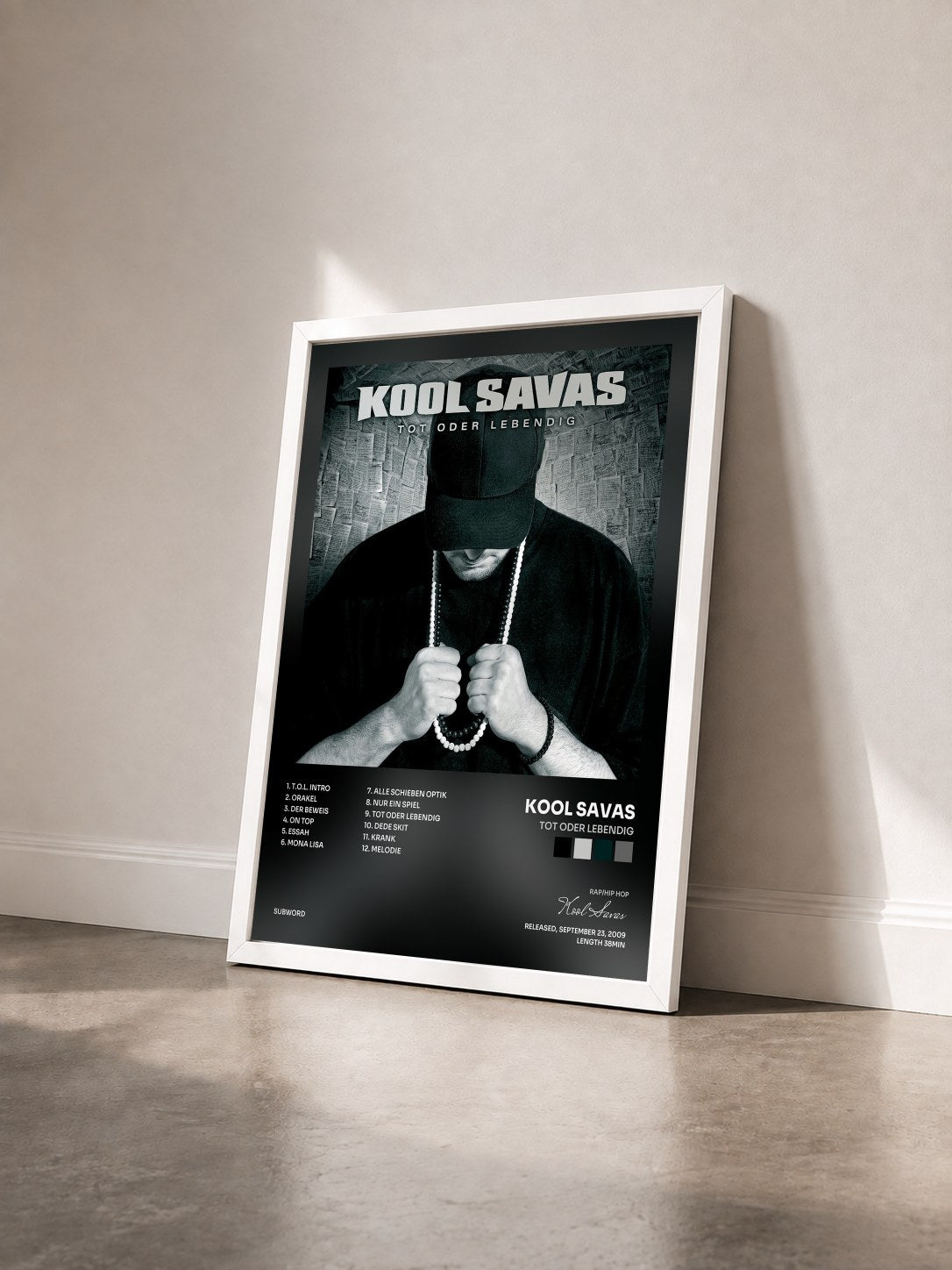 #blanc Tableau de l'album Tot oder lebendig de Kool Savas vu de trois quarts, cadre blanc