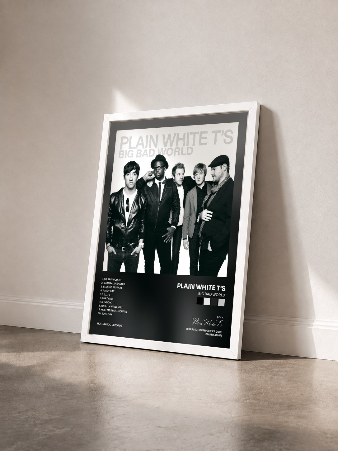 #blanc Tableau de l'album Big Bad World de Plain White T's vu de trois quarts, cadre blanc