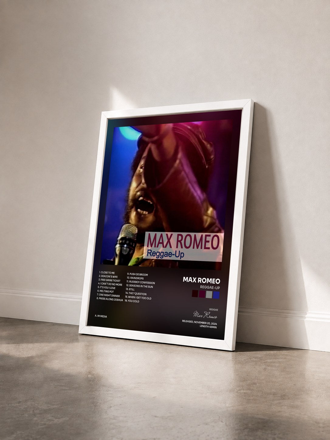 #blanc Tableau de l'album Reggae-Up de Max Romeo vu de trois quarts, cadre blanc