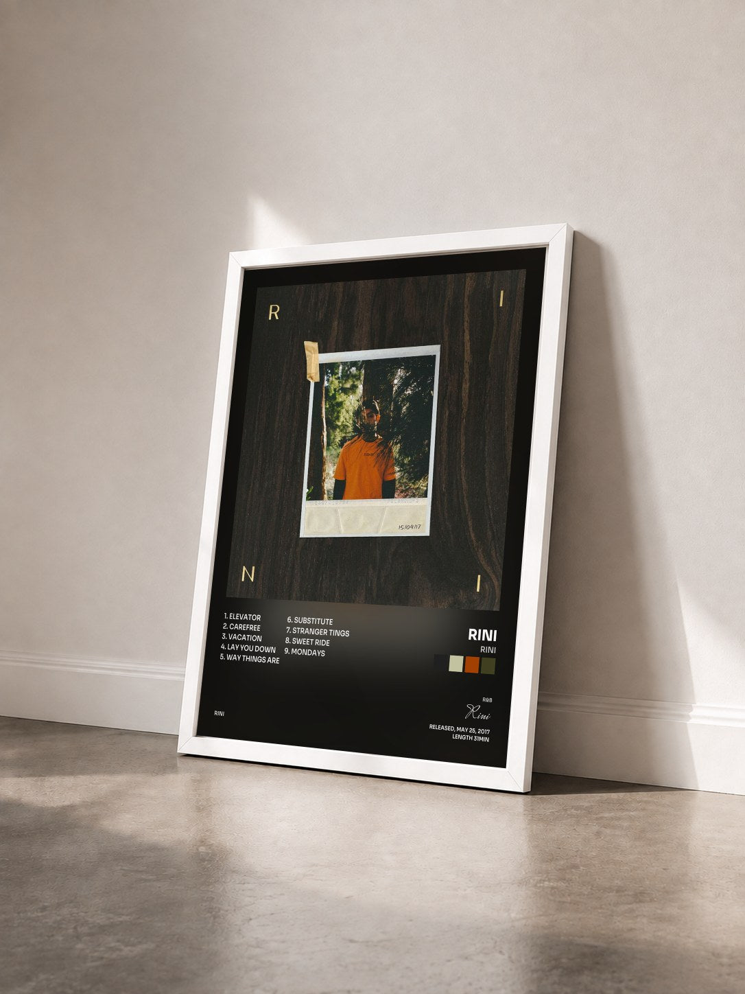 #blanc Tableau de l'album Rini de Rini vu de trois quarts, cadre blanc
